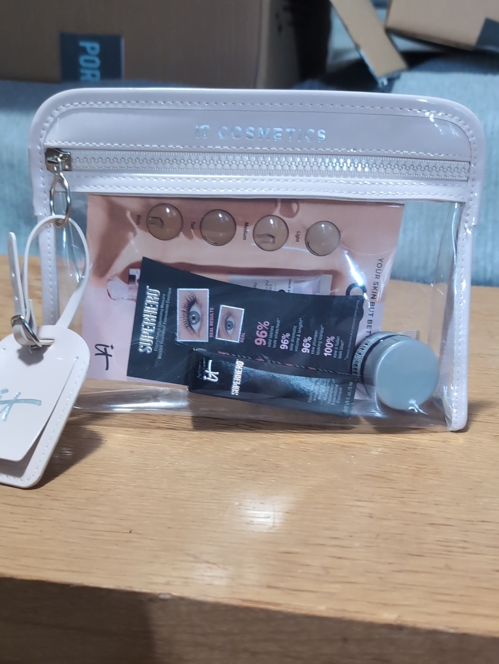 it cosmetics Clear Vinyl Cosmetic Bag with Pale Pink Trim